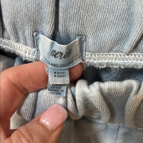 Aerie seams right sweat pants. - Picture 2 of 4